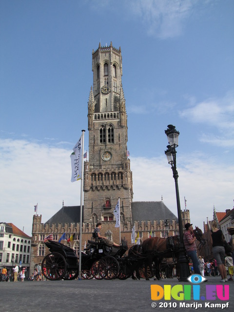 SX15720 Horse and carriages at Belfry, Markt Brugge